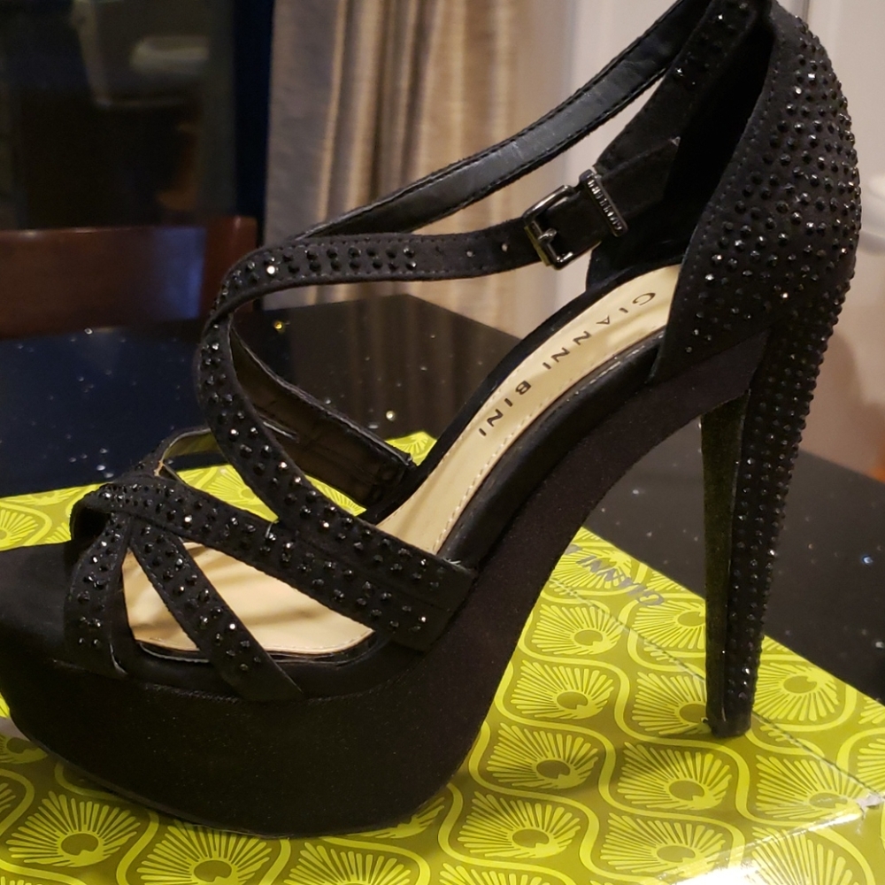 High Heels - Picture 3 of 4